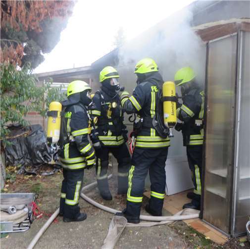 Ein verqualmtes Objekt musste durchsucht werden.Fotos: privat