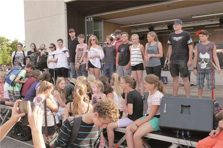 Ein vielfältiges Bühnenprogramm wurde angeboten.