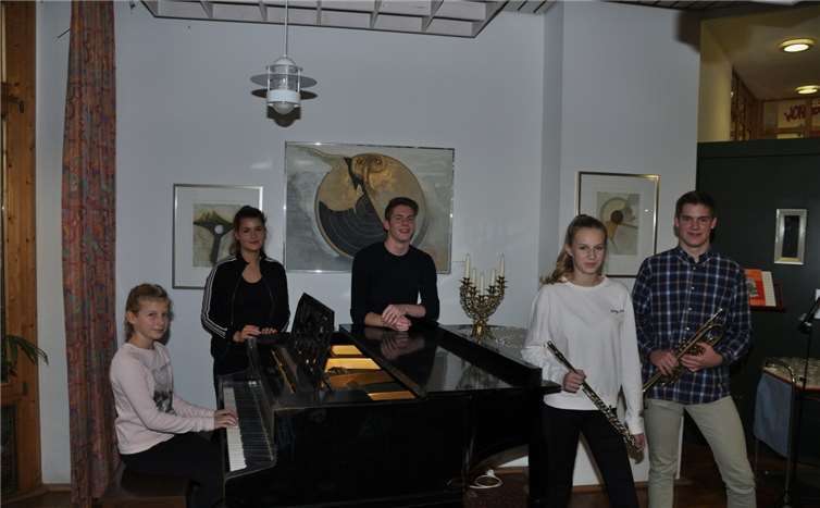 Ein vielfältiges Programm mit Stücken aus unterschiedlichen Genres und Epochen präsentierten die Musikschüler den begeisterten Bewohnern des Johanniter-Hauses.  privat