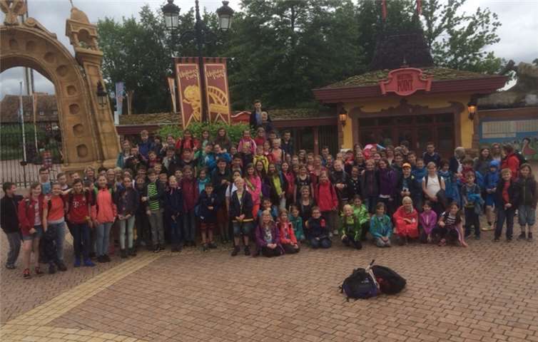 Ein voller Erfolg war der erste gemeinsame Ausflug der Messdiener der Pfarreiengemeinschaft. Insgesamt 117 Teilnehmer verbrachten einen erlebnisreichen Tag in Haßloch. privat