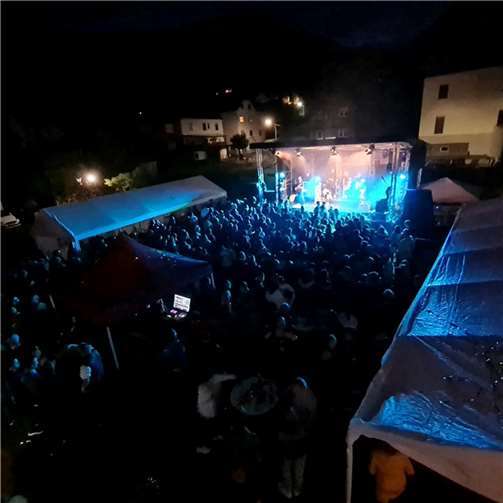 Ein voller Festplatz sorgte für ausgelassene Stimmung bis in die frühen Morgenstunden. Party pur!