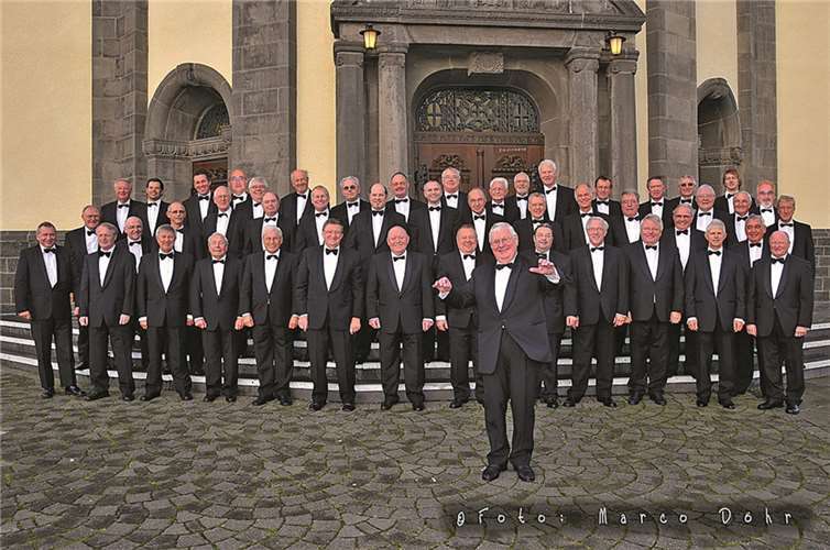 Ein „volles Haus“ bietet der Chorgruppe ein glanzvolles Forum für ihr letztes Konzert.  Marco Döhr