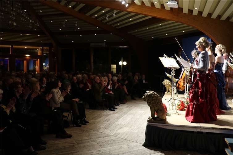 Ein volles Haus erwartete die Rheinischen Solisten Köln im Foyer der Rheinhalle.