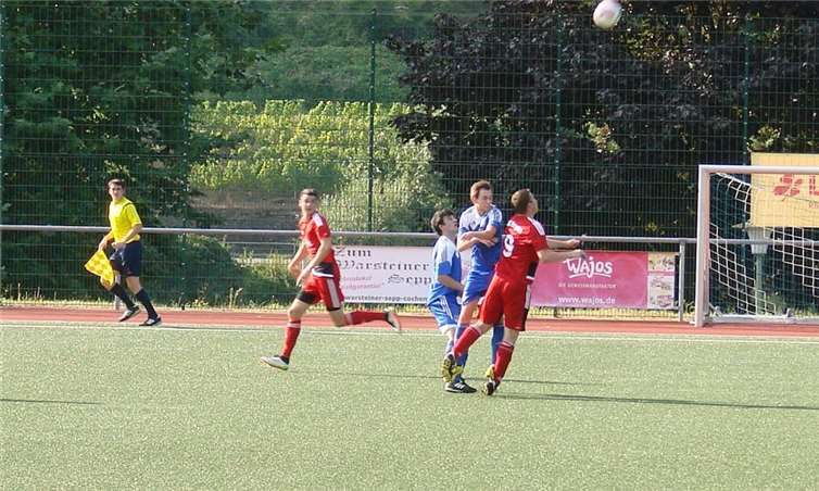 Ein von vielen Zweikämpfen geprägtes Derby in Cochem.-LS-