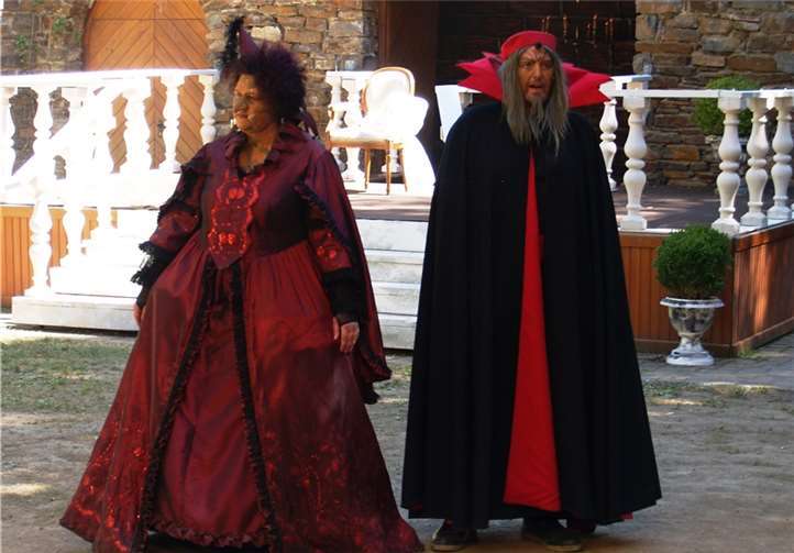 Ein wahrhaft gruseliges Geschwisterpaar: Die Hexe Fabula Rasa und der Zauberer Zohak.