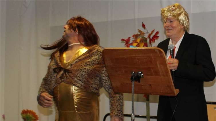 Ein weiteres Highlight war der Auftritt von Donald Trump (Jutta Bell) mit Ehefrau Melania (Helmar Hoffmann).