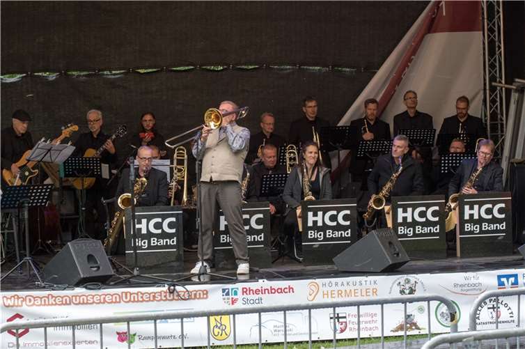 Ein weiteres Highlight war die Big Band HCC unter der Leitung von Adi Becker, die mit 19 Musikern und erstklassiger Musik begeisterte.