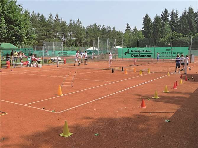 Ein wenig Tennisluft schnuppern konnten die Besucher des Tags der offenen Tür.privat