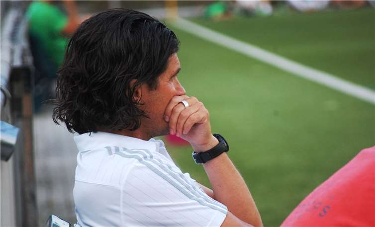 Ein wenig nachdenklich: Cornel Hirt, Trainer der SG Eintracht Mendig/Bell.