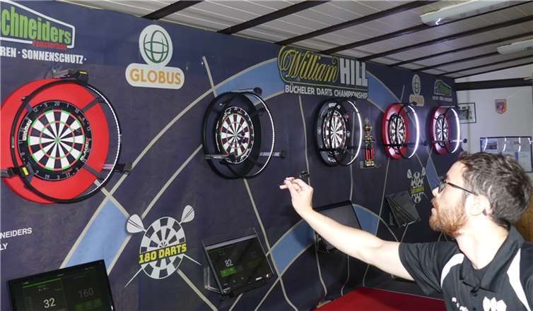 Ein zielsicheres Auge und ein ruhiges Händchen waren einmal mehr bei den Würfen auf die Dartscheibe gefragt.