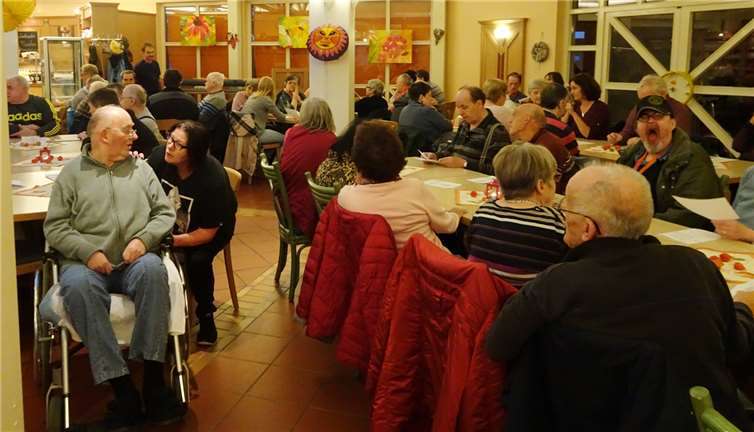 „Einander zugewandt sein“ hatte beim Martinsfest im festlich dekorierten Café „Zum Schänzchen“ eine besondere Bedeutung. Privat