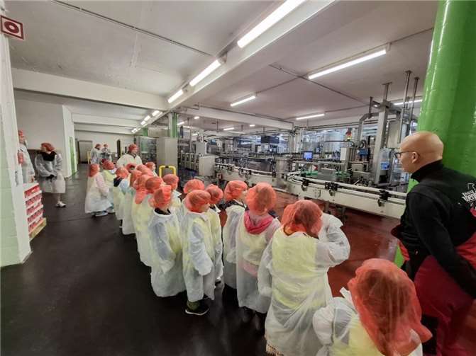 Einblick hinter die Kulissen: die Kinder der Koalaklasse 1b bei der Firma Rabenhorst.Fotos: N. Rekus