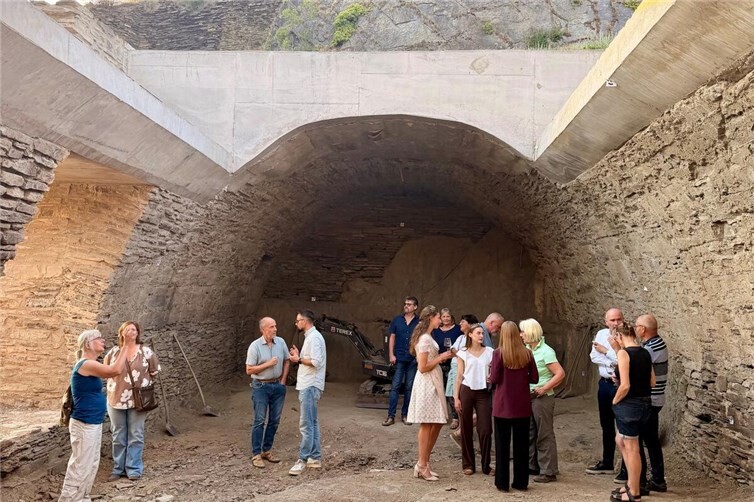 Einblick in den neu freigelegten Burgkeller der Saffenburg