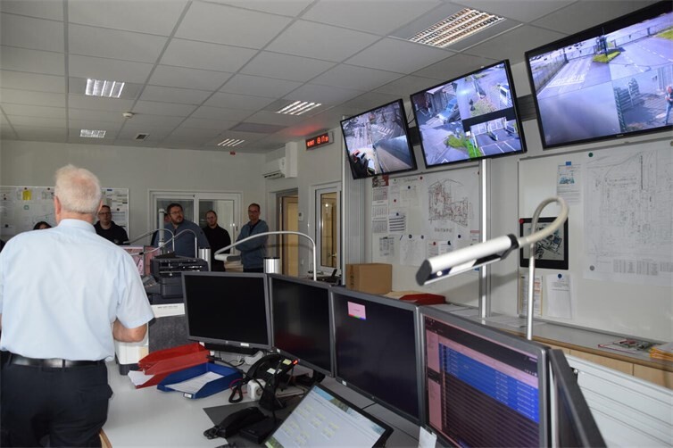 Einblick in die Leitstelle der Werkfeuerwehr Rasselstein