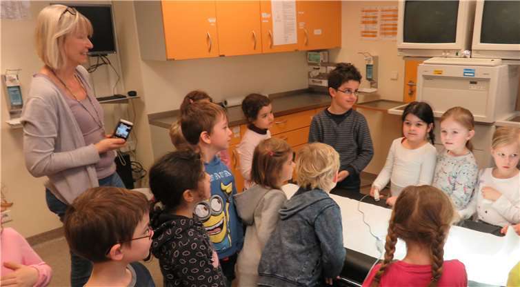 Einblicke in den Krankenhausalltag sollen den Kindern helfen, später Ängste und negative Erfahrungen zu vermeiden.privat