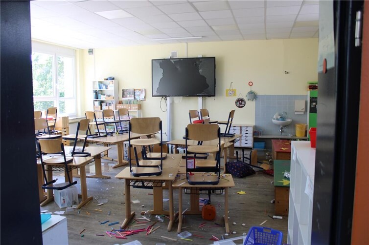 Einbruch und Sachbeschädigung in Grundschule in Troisdorf-Spich.