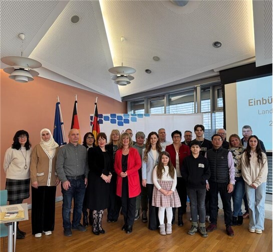 Einbürgerungsurkunden überreicht: Feierlicher Start in ein neues Kapitel.