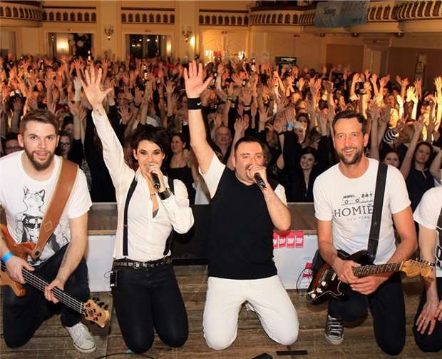 Eindeutig (wieder) der Gig des Abends: „Sidewalk“ rockt das Kurtheater bei der 20. Auflage von Black & White.Willi Willig