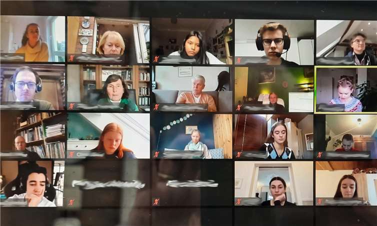 (Eindruck vom digitalen Gottesdienst zum Abschluss des Projekttags mit Kaplan Hufschmidt. Foto: Astrid Heilmann-Cappel