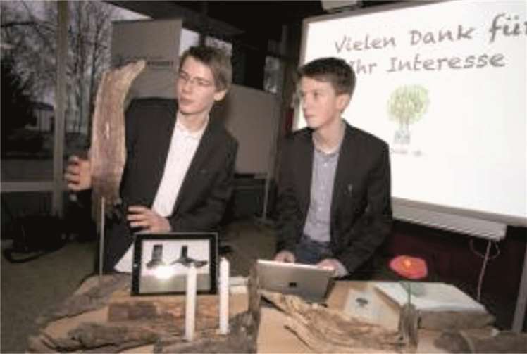 Eindrucksvoll präsentierten sich auch die Schüler mit ihrer Firma „Woods up“, mit der sie Treibholz aus dem Rhein zu Unikaten gestalten, die vielfältige Dekorationsmöglichkeiten ergeben.