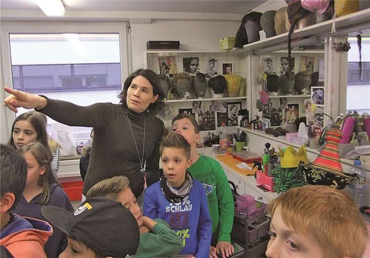 Eindrucksvoll schauten die Kinder der 4. Klasse hinter die Kulissen. Privat