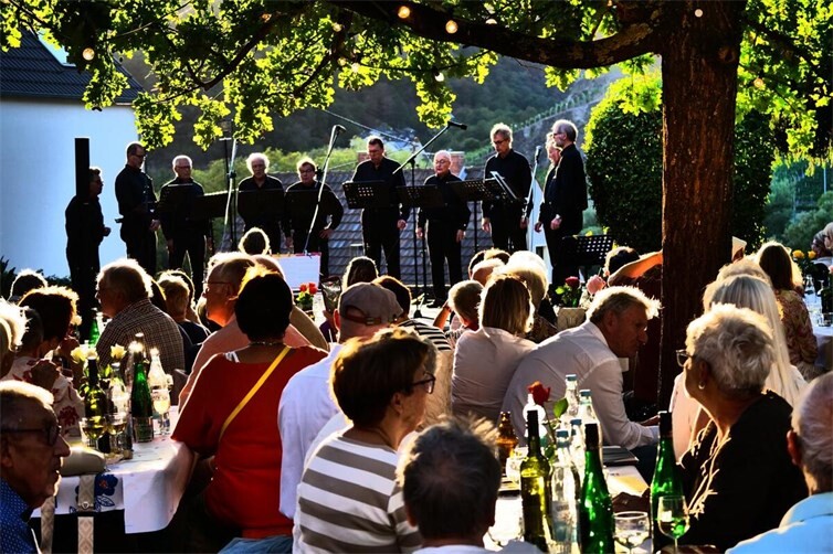 1. Sommerkonzert des MGV „Viktoria 1868“ Dieblich begeistert Publikum