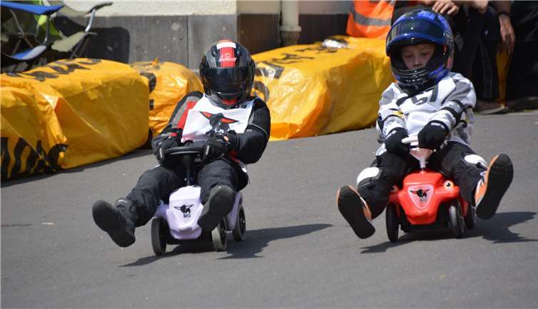 Eine 800 Meer lange Streckemussten die Fahrer hinter sich bringen.
