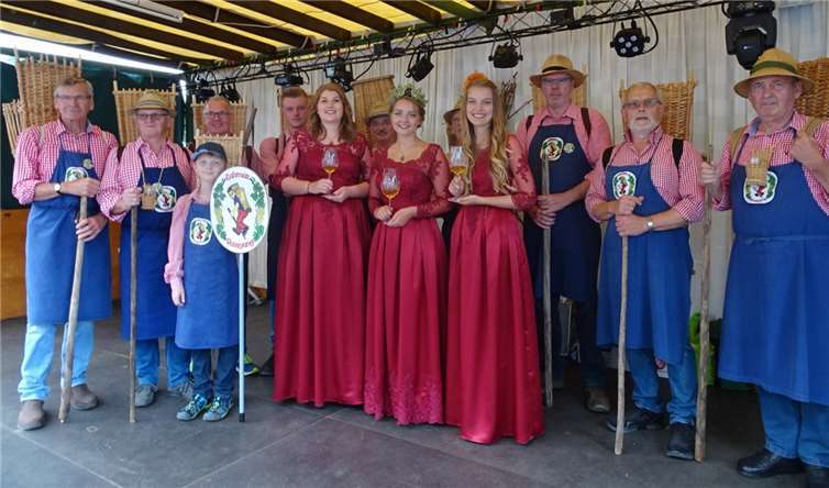 Eine Abordnung der Lehmer Razejunge war beim Wein- und Heimatfest in Löf vertreten.Foto: privat