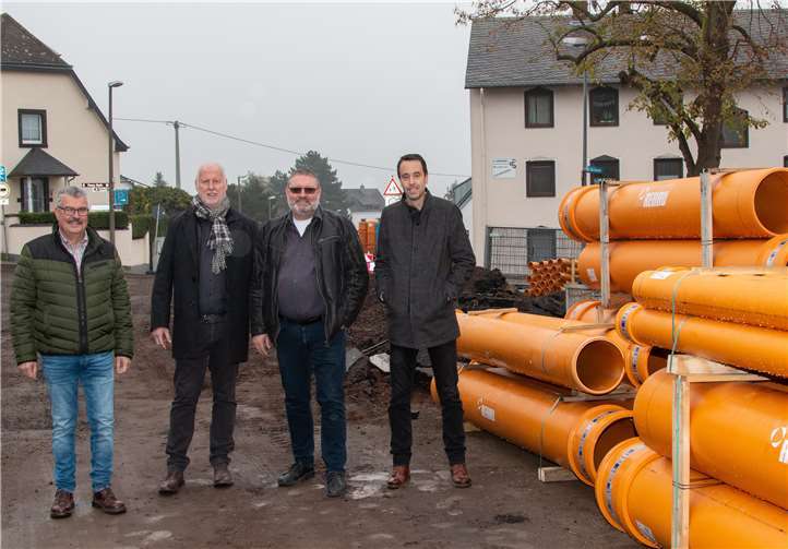 Eine Abordnung der SPD-Stadtratsfraktion vor Ort bei der Straßenbaumaßnahme in der Jahnstraße.Foto: privat