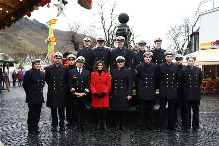 Eine Abordnung des Minensuchers Tender “Mosel” besuchte auch in 2015 den Weihnachtsmarkt in Cochem, um sich hier für einen guten Zweck zu engagieren.TE