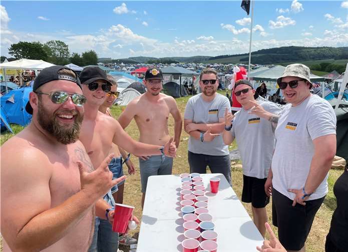 Eine Abwandlung des berühmten Spiels „Beer Pong“ wurde an diesem Klapptisch zelebriert. Foto: Daniel Robbel