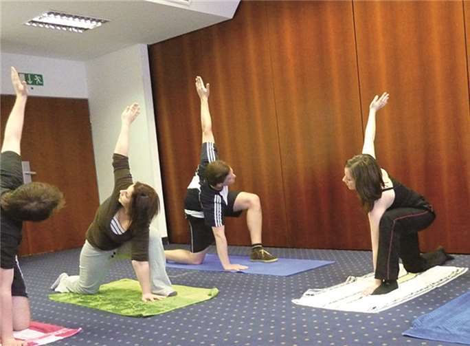 Eine Aktivpause mit Personaltrainerin Jenny Rebmann. privat