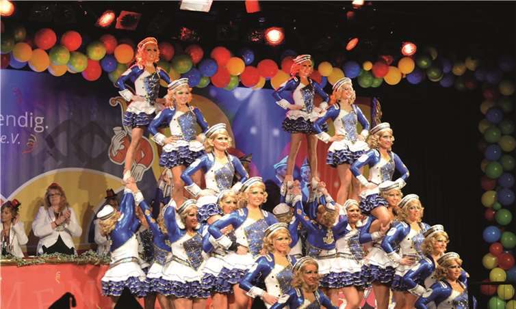 Eine Augenweide waren die „Gülser Seemöwen“, die mit einer Spitzenchoreografie überzeugten.