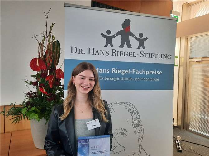 Eine Auszeichnung erhielt Felina H. (Jahrgangsstufe 13) für ihre Facharbeit zum Thema „Die Systematik der Zahlensysteme Babylons und Roms – eine vergleichende Betrachtung“, sie erhielt den 3. Preis im Fach Mathematik. Foto:privat