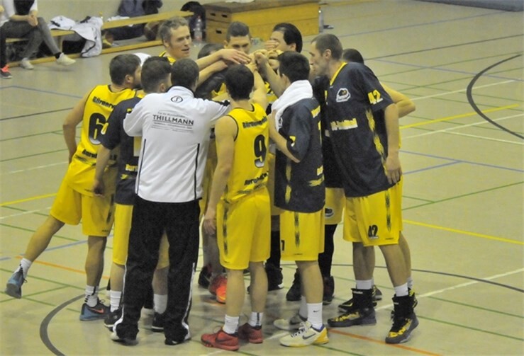 Eine Auszeit zum rechten Zeitpunkt brachte die Burgbrohler Panthers endgültig auf die Siegerstraße. privat