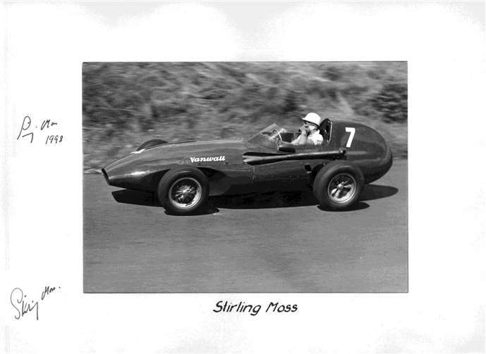 Eine Autogrammkarte mit Unterschriften aus den Jahren 1958 und 1998.