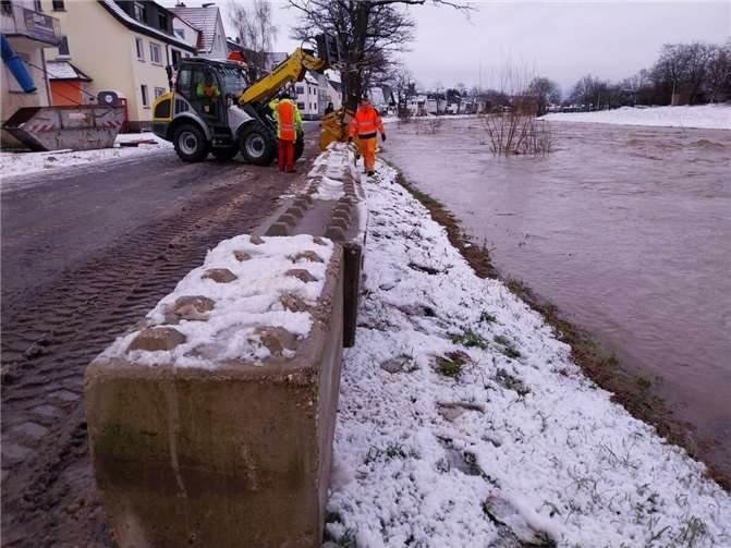 Eine Barriere mit Betonklötzen baute der Betriebshof an der Ahrallee auf.  Foto: Betriebshof der Stadt Bad Neuenahr-Ahrweiler
