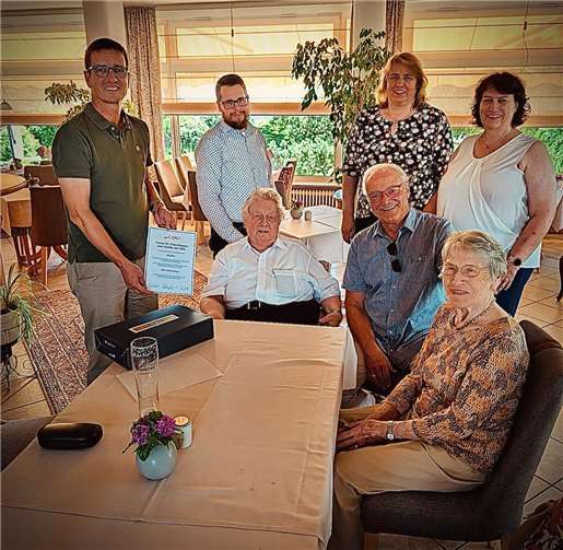 60 Jahre CDU-Treue: Dieter Remy feiert besonderes Jubiläum Eine Delegation aus seinem Heimatort Lehmen besuchte ihn anlässlich dieses besonderen Jubiläums in der Nähe seines aktuellen Wohnortes. Foto: CDU Lehmen