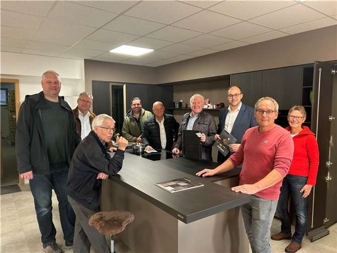Eine Delegation, bestehend aus Vertretern der CDU-Melsbach und des CDU-Gemeindeverbandes Rengsdorf-Waldbreitbach, besuchte die Tischlerei Salomon.  Foto: Pierre Fischer