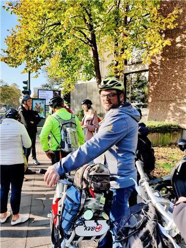 Eine Delegation der Lahnsteiner Grünen verbrachte einen Tag in Köln, um dort das Radwegekonzept der Domstadt kennenzulernen. Foto: privat