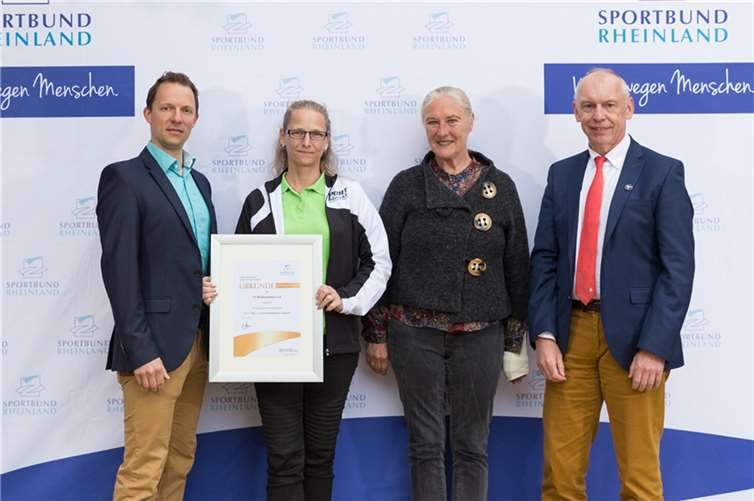 Eine Delegation des TV 08 Baumbach nahm das Sportabzeichen entgegen.  Foto: Sportbund Rheinland