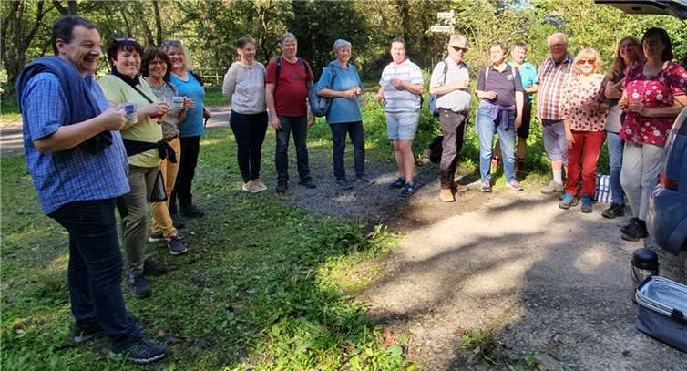 Eine Eroberung der Burg Wernerseck und die vergebliche Suche nach deren Burgfräuleins wurde belohnt, durch Kuchen, Schnecken, Kaffee, Wasser und Wein, kredenzt am Verpflegungspunkt.