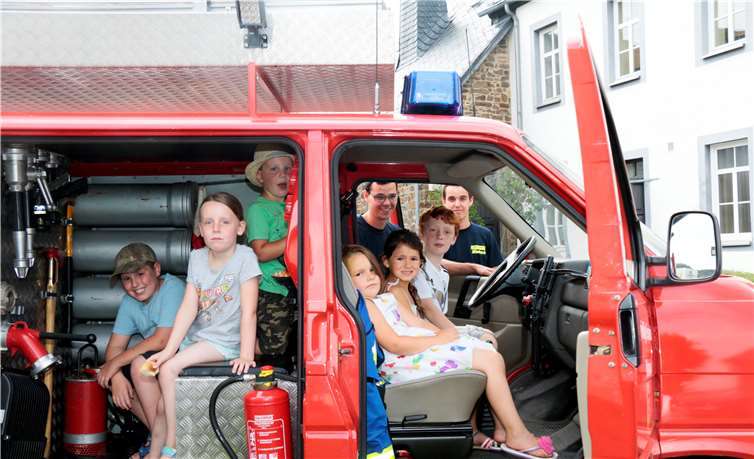 Eine Fahrt im Feuerwehrwagen durfte nicht fehlen.