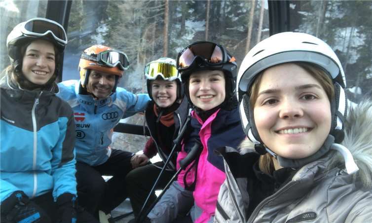 Eine Fahrt in der Gondel macht Spaß und bietet genügend Zeit etwas zu essen und zu trinken.