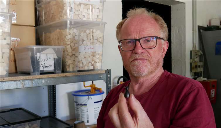 Eine Figur, die erst recht spät ins Spiel kamund nun eine tragende Rolle spielt: Der Pfarrer.