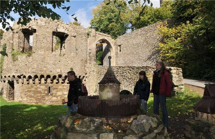 Eine Führung durch die Burg Olbrück ist interessant für Jung und Alt. privat