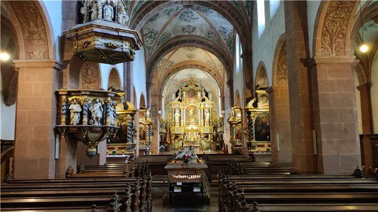 Eine Führung machte alle mit der bewegten Geschichte des Klosters vertraut.