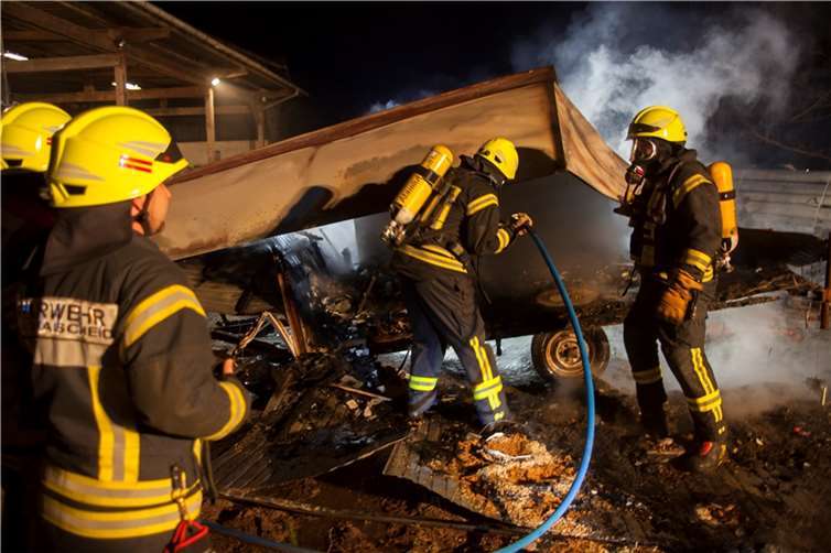 Eine Glucke und vier Küken befanden sich im Stall.Fotos: Feuerwehr VG Dierdorf