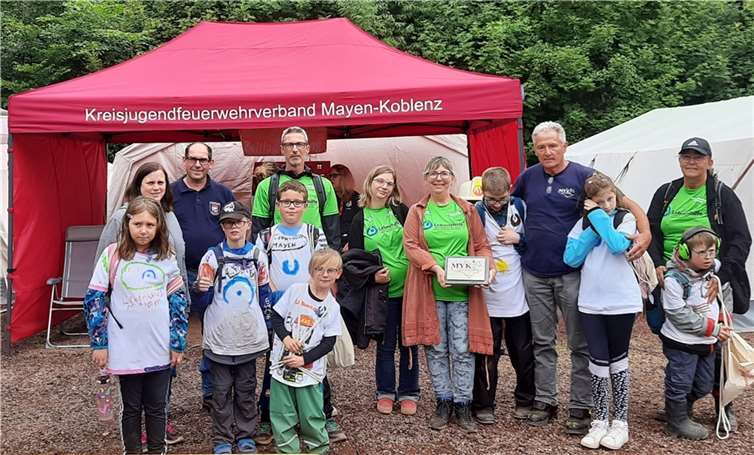 Eine Gruppe der Lebenshilfe Mayen besuchte das Zeltlager.