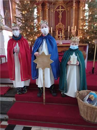 Eine Gruppe der Sternsinger im Mayener Stadtteil Alzheim.